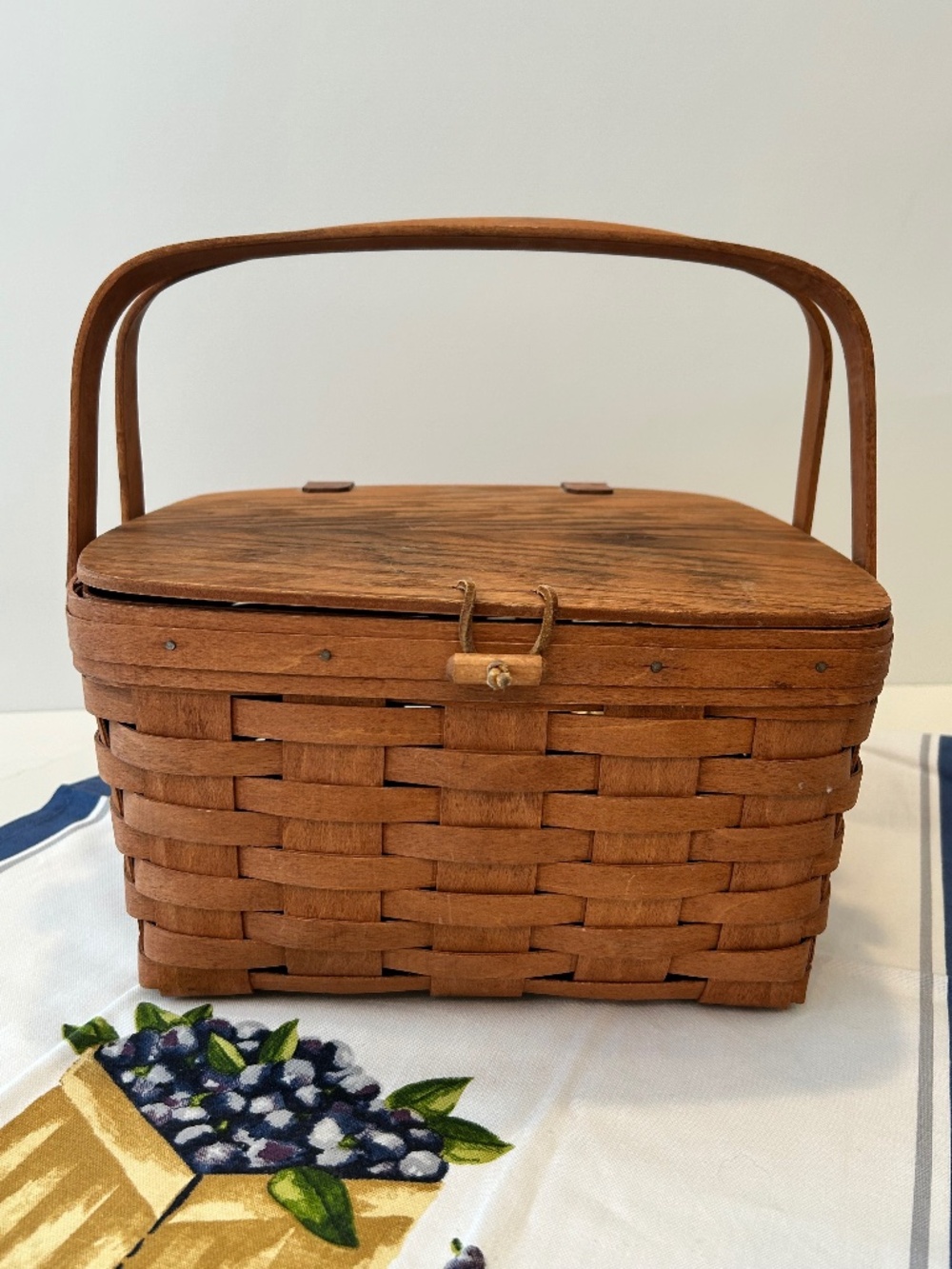 Longaberger Weekender 1987 Swinging Handles Picnic Basket W/Lid